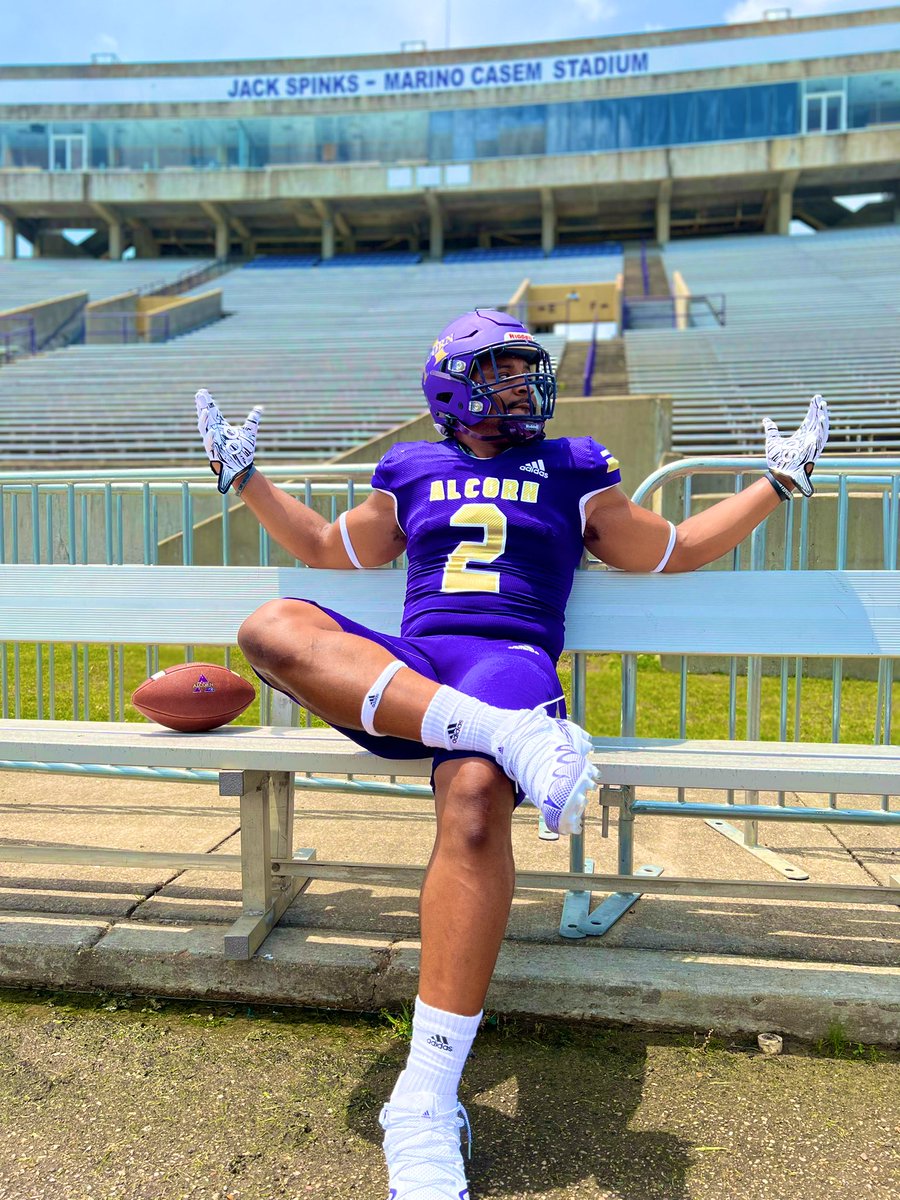The__Bluebloods's tweet photo. FCS Football Front Page: May 11th
◽️Nebraska QB Richard Torres Transfers To UIW
◽️LB Justice Galloway Takes Official Visit To Alcorn
◽️NDSU &amp; The Citadel Sign Home &amp; Home Series
◽️Bryant LB Ryan Saddler Signs With Ottawa
📰: https://t.co/NfZAHBQYRA https://t.co/lrsU4EssRV