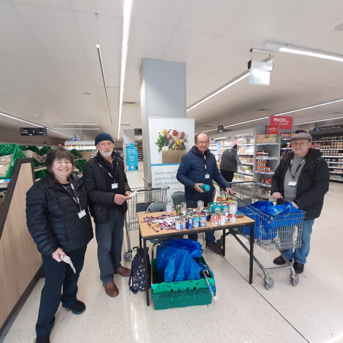 sebfoodbank's tweet photo. Our wonderful #volunteers have been at another #supermarket #foodcollection today!
They love meeting all of you, handing out shopping lists and sorting #donations
BUT they need your help!! https://t.co/GSLtJCi5bn
