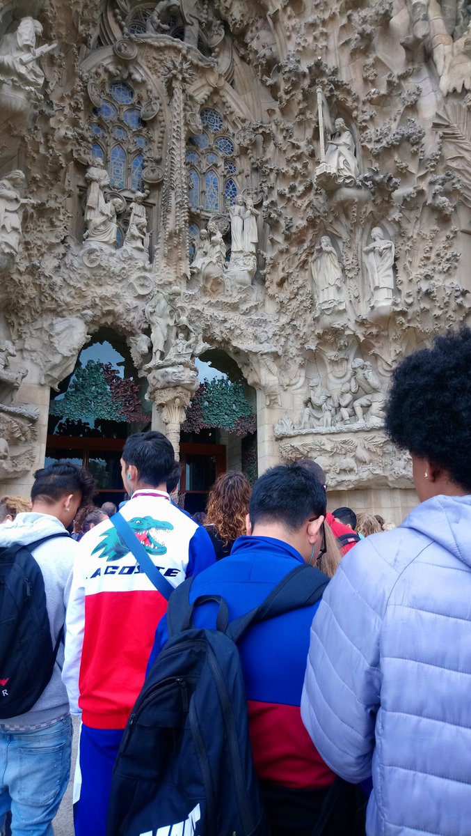 institutISB's tweet image. Aquest matí, l&apos;alumnat de l&apos;IFE ha conegut un dels edificis més importants de Barcelona i una icona del modernisme: la Sagrada Família. La nostra guia ha explicat moltes curiositats.

@consorciedubcn @impulsfp #somirp #IFE #sortides #SagradaFamilia #antonigaudí #subirachs