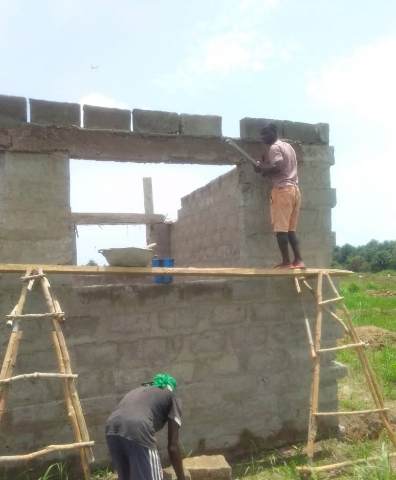 AlansAfrica's tweet photo. #JustGiving campaign - Day 44
No work yesterday due to torrential rain, many streets in central Freetown were like rivers! Today they will lay the last blocks before the gables are set. RT
https://t.co/dkMnt4bDHR

Can you help us #BuildASchool?
#AlansAfrica #MakingARealDifference https://t.co/BJP0lakyGx