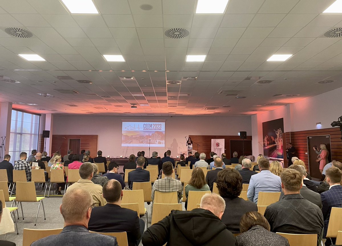 mlodaratunkowa's tweet photo. Ceremonia otwarcia!
Witamy wszystkich!
#ceem23 #Bydgoszcz #polskietowarzystwomedycynyratunkowej #medycynaratunkowa https://t.co/bKFQWAJfOD