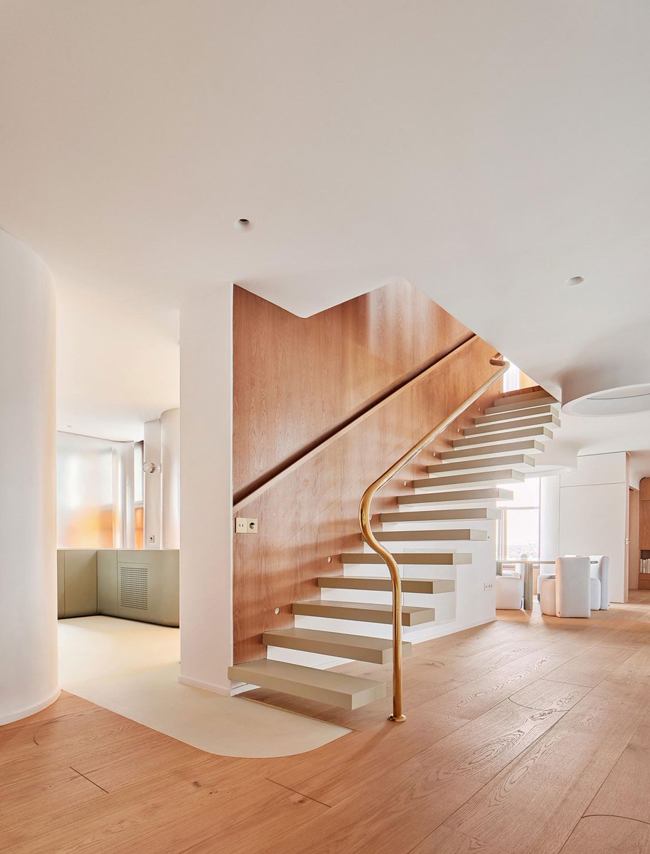 arquitect_viva's tweet photo. Remodelación de una vivienda en Torres Blancas, Madrid
Studio.Noju
La reforma integral de una vivienda dúplex de 400 m² en Torres Blancas toma como referente los escritos y planos originales de Oíza, una tarea de recuperación casi arqueológica...
https://t.co/wcgHLCm23K https://t.co/p93AU9rdfT