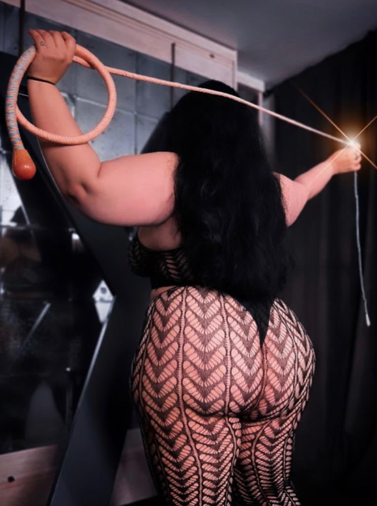 _LingLingLex's tweet photo. If my #LingkdAmbassadors ain’t coming like this then I don’t want it! 😍
@GraceOfSpine in the Touch’n you 2- piece set on https://t.co/4WOl8gl27R
“City Girls Lingk up” Collection. #LingkdModels comes in Black &amp; Red &amp; Regular &amp; Plus sizes https://t.co/sBXRdArPYw