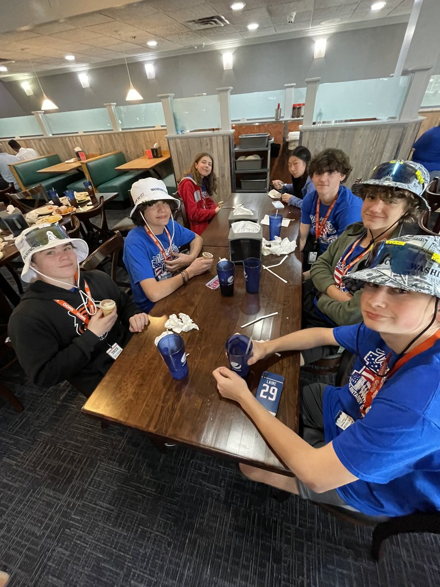BethanyBratten's tweet photo. Bus 5 Stopping for lunch @OOMSDC @OOMS_OLSD https://t.co/sw861uyBJT