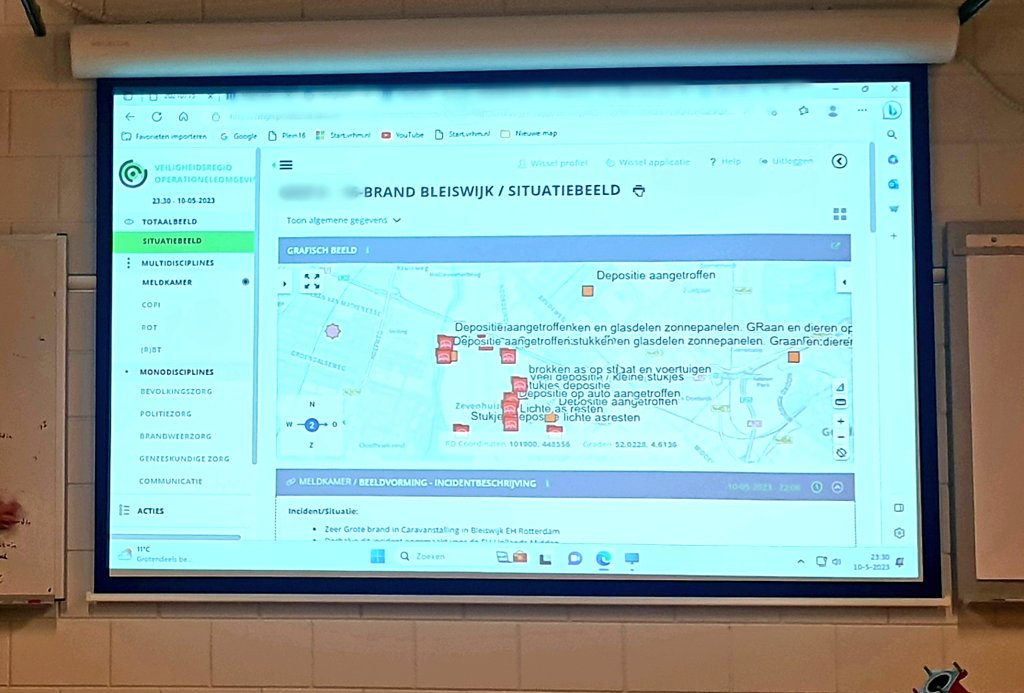 Veel collega's zijn in <a href="/zuidplas/">Gemeente Zuidplas</a> vannacht druk geweest met effecten grote brand #Bleiswijk. Een operationeel team is door <a href="/VRHM/">VR Hollands Midden</a> <a href="/BRW_HM/">Hollands Midden</a> ingericht bij brandweer #Zevenhuizen en op gemeentehuis een crisisteam. Loco bgm <a href="/dadehaas/">Daan de Haas</a> liet zich ter plaatse informeren #crisis #teamwork