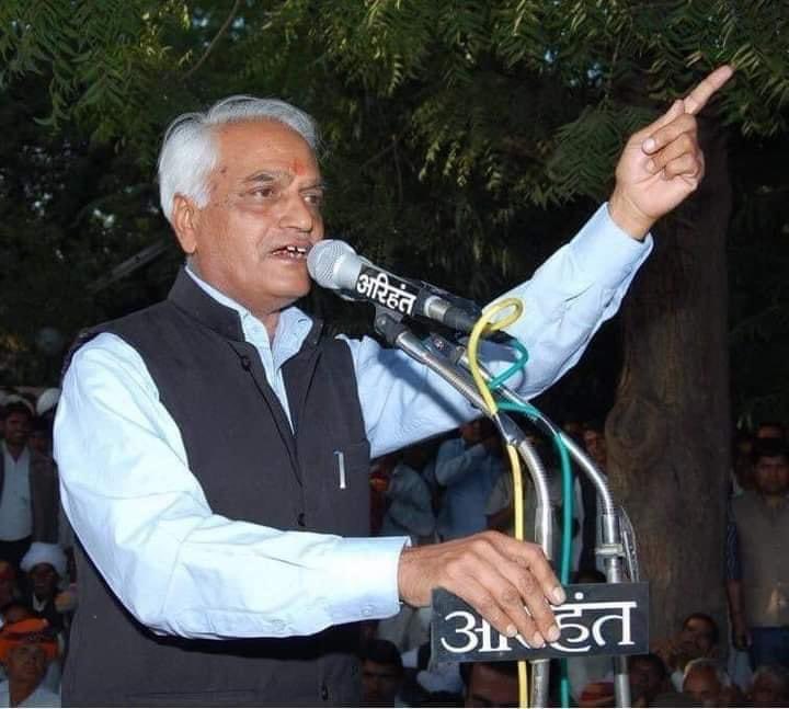 PremBhari2's tweet photo. पेठ उस व्यक्ति की होती हैं ,जो एक जगह पर रहा हों
जैसे की मदेरणा परिवार ,चाहे कैसी भी विपरीत परिस्थितियाँ हो हमेशा कांग्रेस पार्टी के सच्चे सिपाह थे और रहेंगे ,,, 
@DivyaMaderna @ashokgehlot51 @GovindDotasra @INCRajasthan @INCIndia @RahulGandhi @priyankagandhi @kharge @rssurjewala https://t.co/FQwoHkDt3K