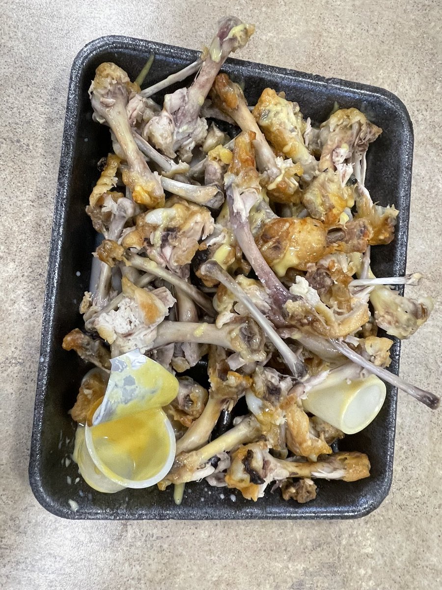 mrsjchandler01's tweet photo. Chicken wings! Best. Lunch. Ever. @CSMS_Huskies #ExploreCSMS https://t.co/f6d8PpzqkM