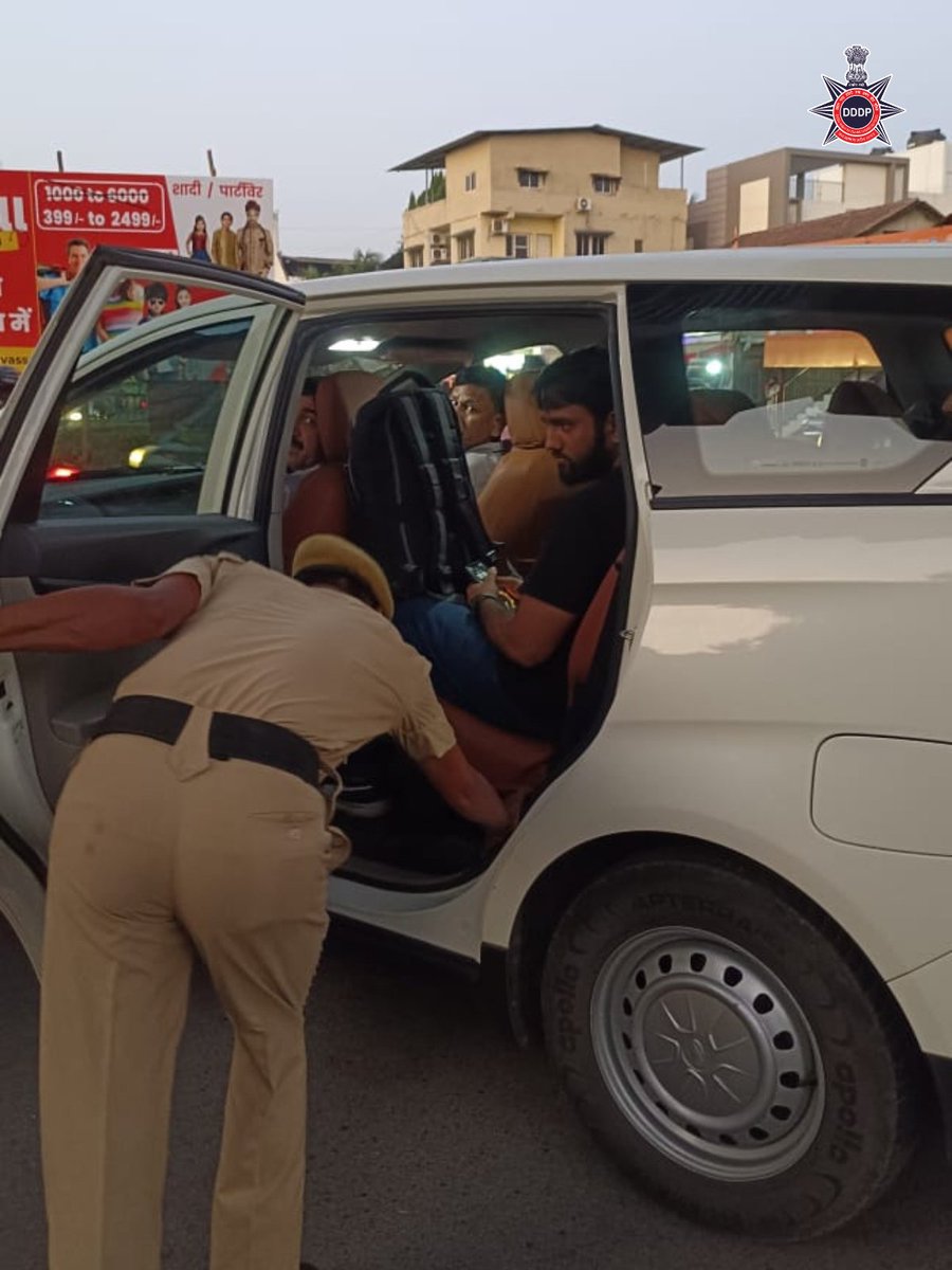 Our goal is to prevent crime before it happens.

#PolicePicketing at Sayli and Tokharkhada area.

 #ProactivePolicing #CommunityOutreach
#JanRakshanaySadevTatpar