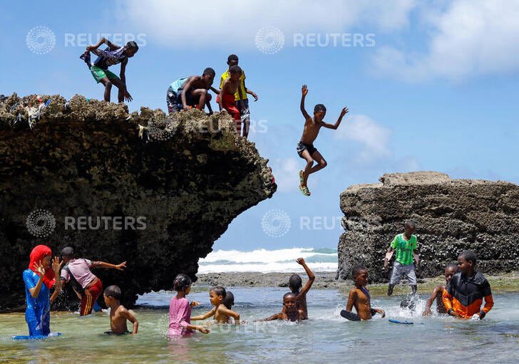 feisalomar's tweet photo. A boy jumps into the Indian Ocean waters to join other revellers in Hamarweyne district of Mogadishu, Somalia May 11, 2023. REUTERS/Feisal Omar https://t.co/3Necr7TuzX
