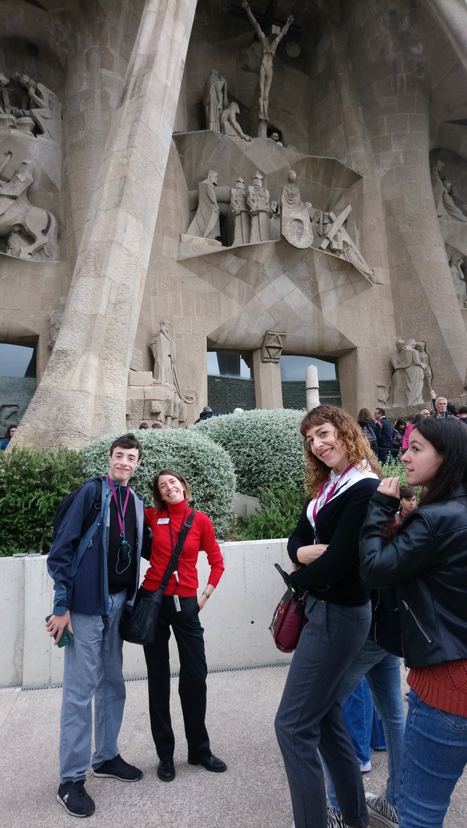institutISB's tweet image. Aquest matí, l&apos;alumnat de l&apos;IFE ha conegut un dels edificis més importants de Barcelona i una icona del modernisme: la Sagrada Família. La nostra guia ha explicat moltes curiositats.

@consorciedubcn @impulsfp #somirp #IFE #sortides #SagradaFamilia #antonigaudí #subirachs