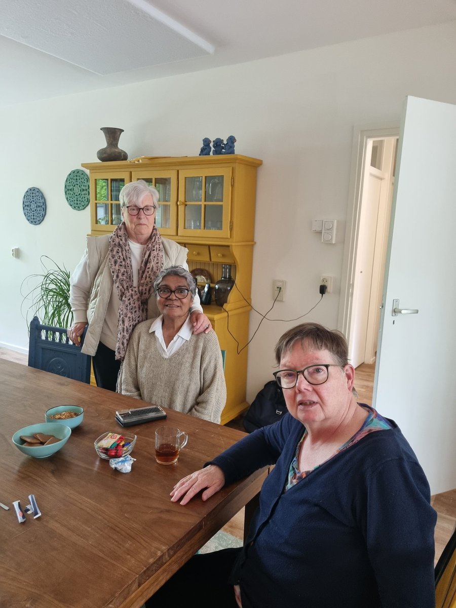 annet_ploeg's tweet photo. Bijpraten bij #Wijkinloophuis L-Flat #zeist. 
 Bijzonder hoe zij telkens een ander in hun kracht zetten. Graag samenwerken en veel voor de #voedselbank doen. En dit alles al 23 jaar zonder PR machine😉. Gedreven, bescheiden en stabiel. Een mooie #socialebasis. Dank https://t.co/rZ8G0kaocJ