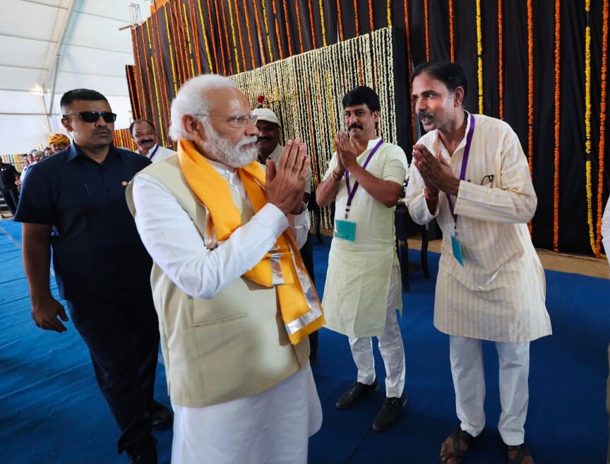 Shobhalal_bjp's tweet photo. विश्व के सर्वाधिक लोकप्रिय नेता एवं देश के माननीय प्रधानमंत्री श्री @narendramodi जी का कल मेवाड़ की धरा नाथद्वारा में पधारने पर स्वागत एवं अभिनंदन किया।

#NarendraModi 
@BJP4India @BJP4Rajasthan 
#BJP4IND #BJP4Rajasthan #Rajsamand #nathdwara #Deogarh https://t.co/BVbuz71ZLi