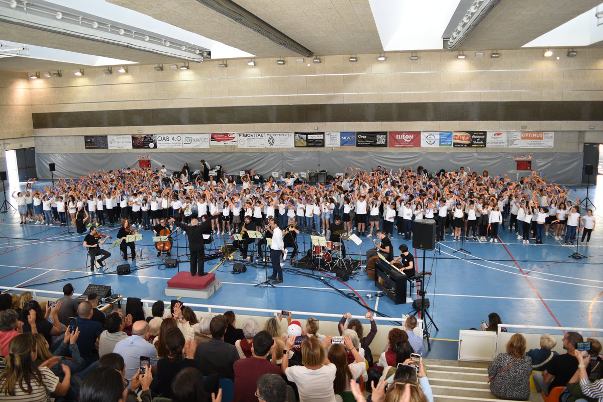 🎼Més de 400 infants de les escoles de #SantFeliu interpreten la cantata 'Bon dia, Joana!'

➡️Més informació: bit.ly/3O41ZTO

#viusantfeliu #viucultura