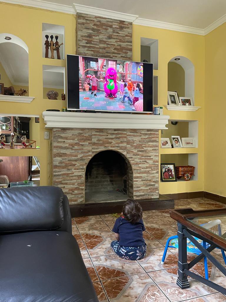 vale_sofia5's tweet photo. Quisiera ser mateo viendo Barney y no aquí en la u valiendo https://t.co/R7C7Ci5QJi