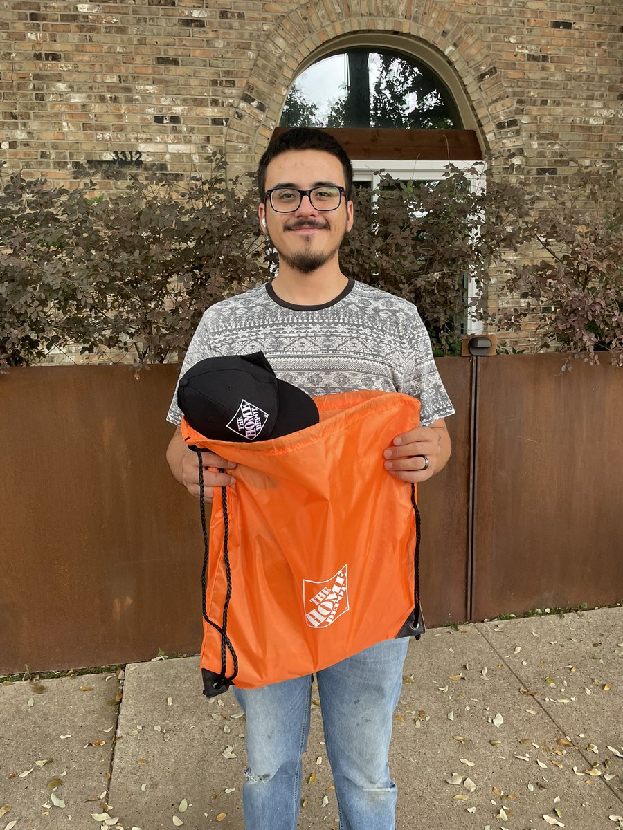 Sarah_V_Aguirre's tweet photo. Thank you, Ruben for providing Excellent customer service to Mrs White. True winning attitude at partnership from our providers! #Southwestbest #HDIS @DGM_MarcialRod @LewisHom https://t.co/o3aeDFzB0O