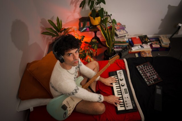 LA BANDA SUPERIDO, ENCABEZADA POR EL MÚSICO Y CANTANTE NACHO VAN THIENEN, PRESENTA SU TERCER ÁLBUM: «NECESIDADES RANDOM» ift.tt/h02pvLe