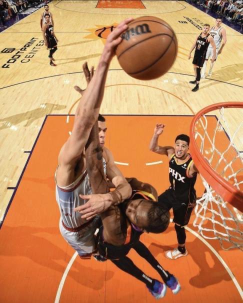 COSportsNut's tweet image. The more I look, the better it gets 😂

#Posterized #MileHighBasketball