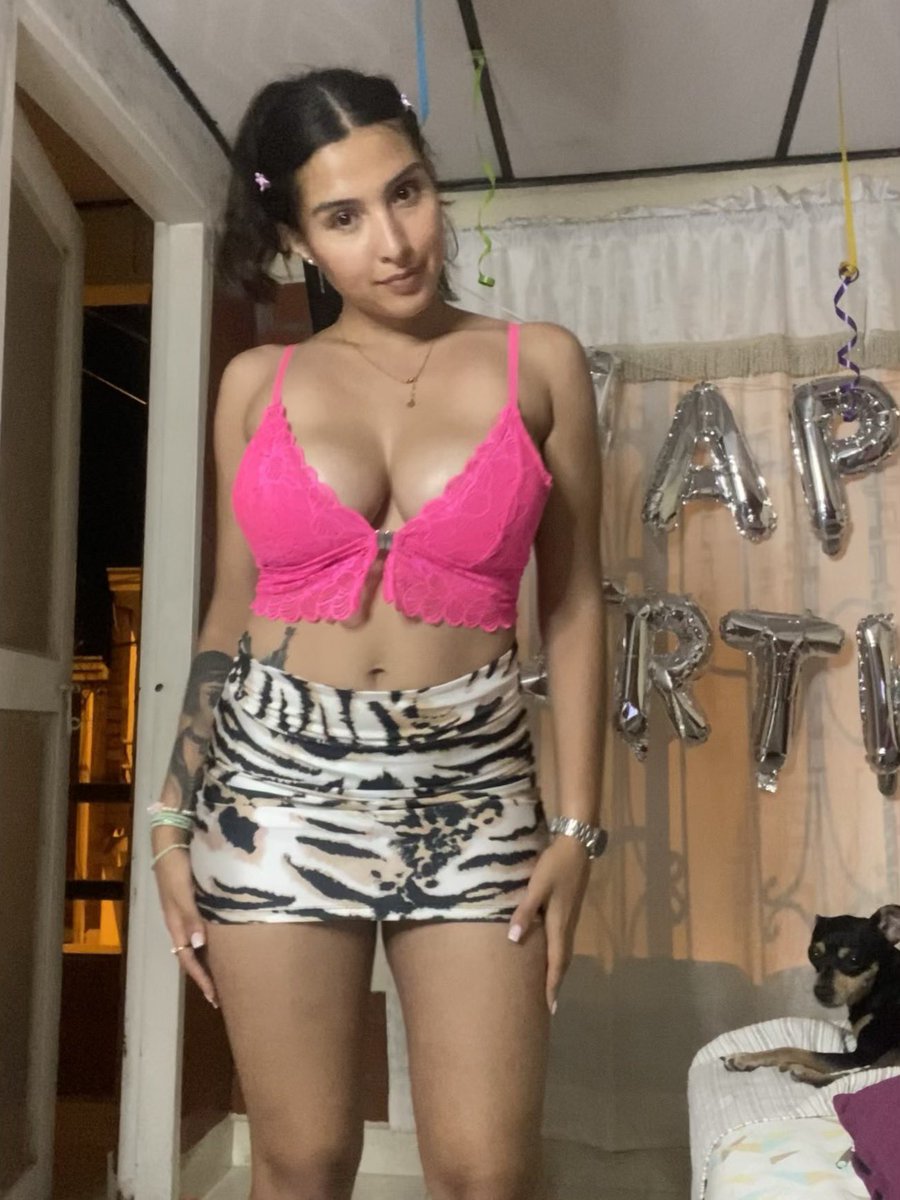sweetJ_vc's tweet photo. Hello hello my sweet loves💗💗good morning kisses💋💋disfrutamos mucho en mi cumple💕💕muchas gracias chicos💗💗mira en mi azul🔥link 👇🏼👇🏼 https://t.co/2HIizWybGx