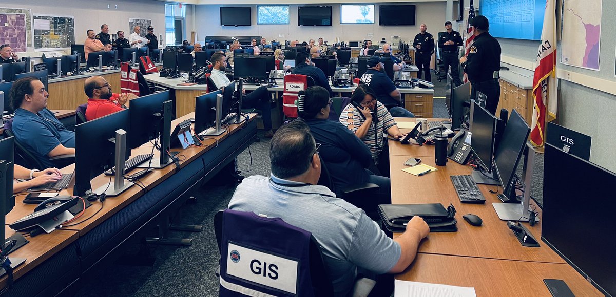 kerncountyfire's tweet image. Happening now: Operational Briefing with the latest info regarding the potential snowmelt impacts. Officials and subject matter experts from the county, the city, and the state are weighing in. #kerncountyfiredepartment #kerncounty