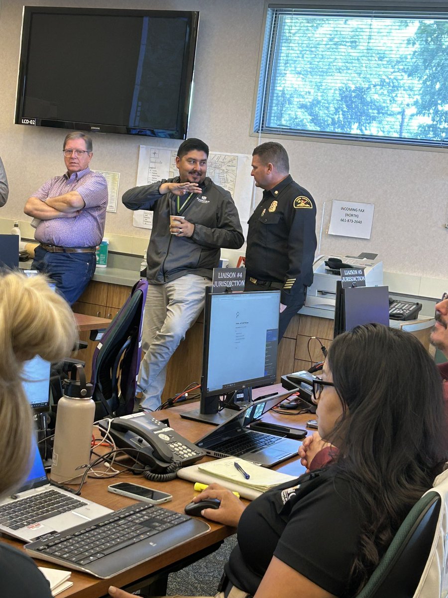 kerncountyfire's tweet image. Happening now: Operational Briefing with the latest info regarding the potential snowmelt impacts. Officials and subject matter experts from the county, the city, and the state are weighing in. #kerncountyfiredepartment #kerncounty
