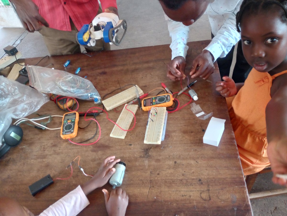 A bread board, can you tell it's function? At what age did you first  hear about this word? Can you Identify it from the rest?
Courtesy phote: Ivan
#mechanics
#electronics
#Robotics 
#stemeducation