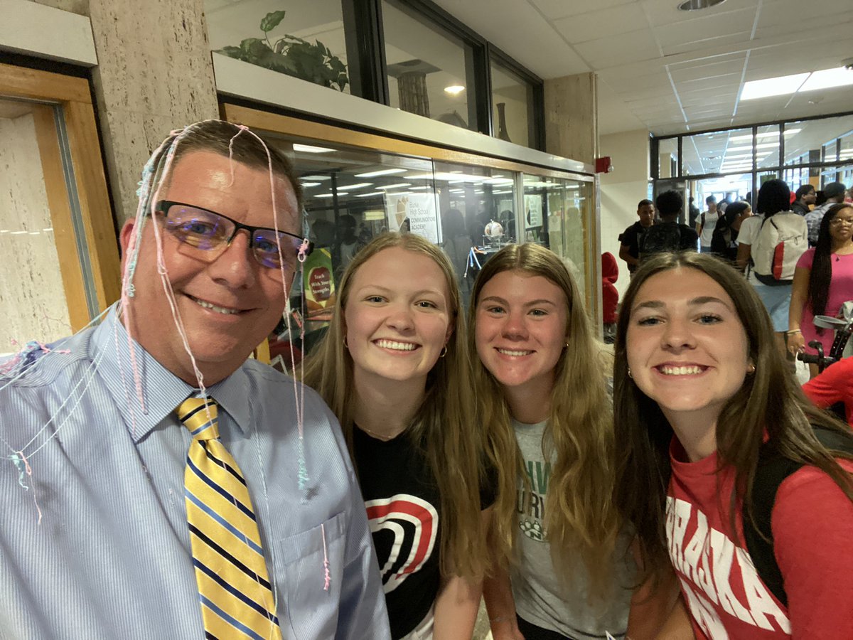 drasmussen43's tweet photo. Senior last day 🖤💛 Going to miss this group! They have modeled Loyalty, Integrity, and Honor 🖤💛 The Bulldog Way! Wishing this group continued success! Go be great! Go Bulldogs 🖤💛 #WeAreBurke https://t.co/el7cJJipzy