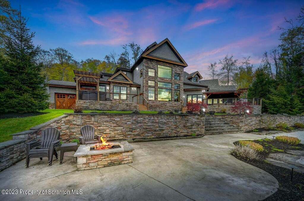 ClassicProp's tweet photo. A once in a lifetime, multi-generational opportunity to purchase a luxurious Endless Mountain getaway.

🏠 38 Heart Lake Rd. Montrose, PA 18801
💰 $1,500,000

From the moment you enter this custom 6-bedroom timber frame home, you will experience a feel… https://t.co/Uej6wT8lkv https://t.co/wkpij1hWyj