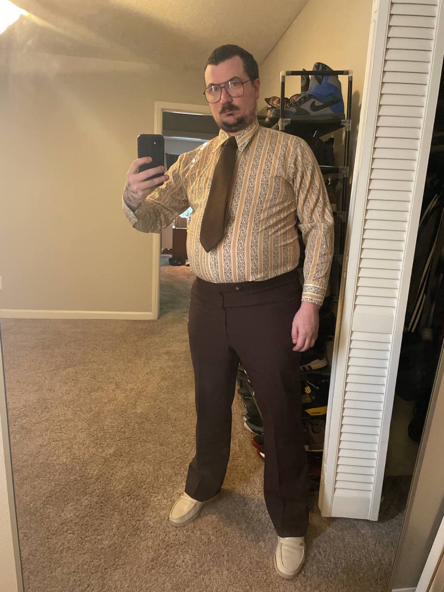 thetoddster83's tweet photo. The vest is a fat guy's best friend! (Laugh track) #dadbod #dadlife #dadtransformation #fatdad #dumbdad #sitcomdad #90sdad #weightgain #gainer https://t.co/RgnwDBX7mb