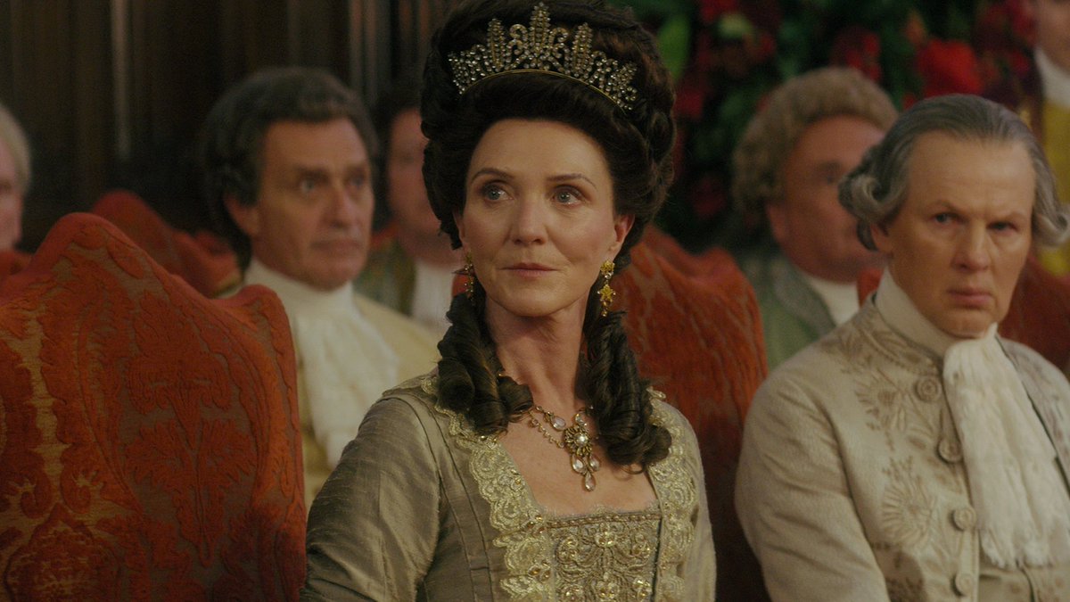 NetflixFR's tweet photo. La TENSION de voir cette reine à un mariage... https://t.co/jZ2eYzTI5H