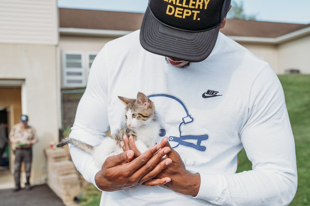These lions met their match 🐶🐱

We had an amazing time supporting <a href="/CentreCoPAWS/">Centre County PAWS</a> at their adoption event and helping our <a href="/PennStateFball/">Penn State Football</a> players connect with the community 💙

📸: Bonafide Photo

#WeAre | #LionsLegacyClub #NIL