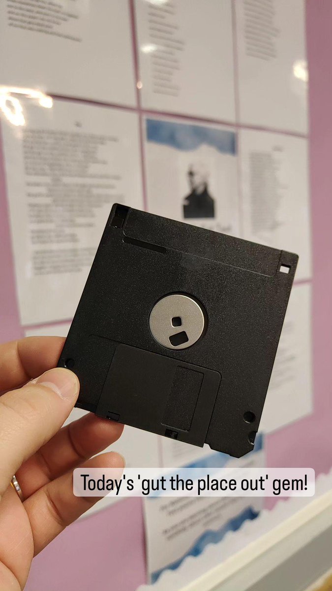 MrBain25's tweet photo. Look! A real life save icon!! https://t.co/qccYt2tGZj