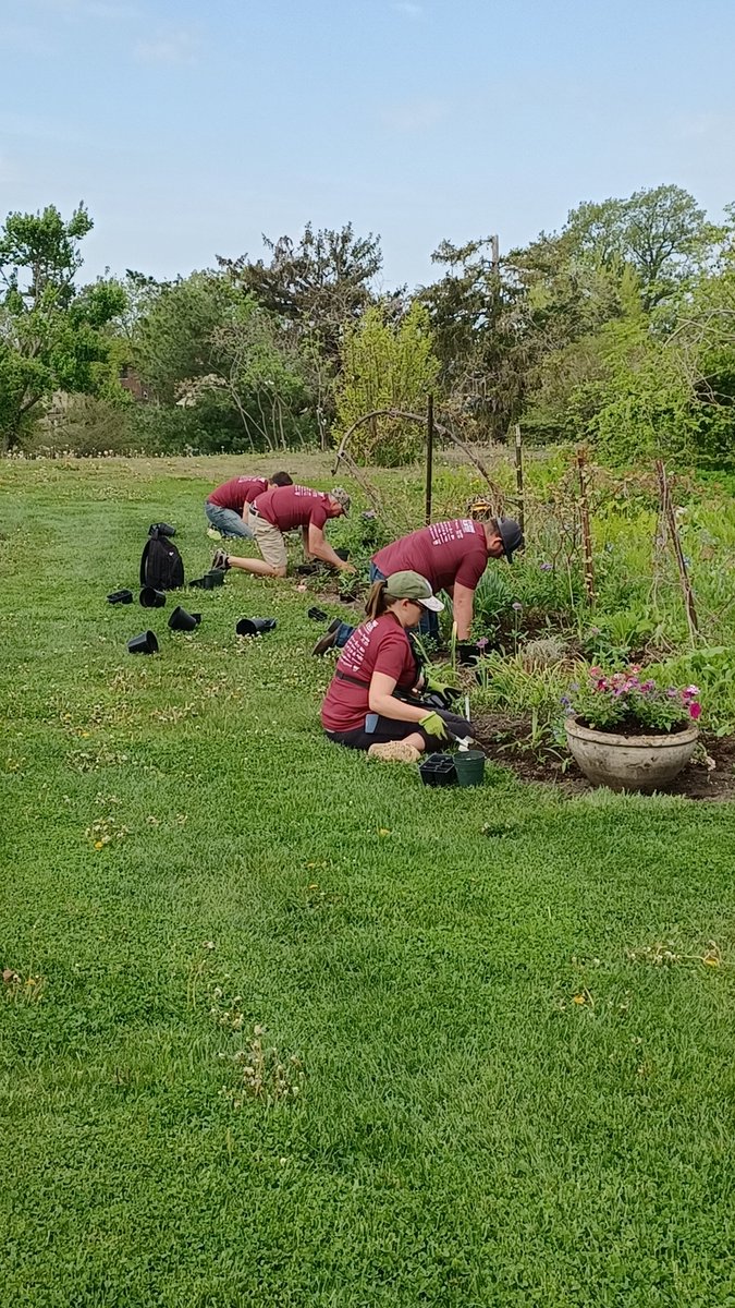 BrucemoreSite's tweet photo. Thank you @CollinsAero for participating in @UWECI's Day of Caring! Volunteers spent the morning prepping our gardens for the summer. We appreciate all their hard work!

#DOC2023 #cedarrapids #volunteering #trustsites https://t.co/f0U8uXymUs