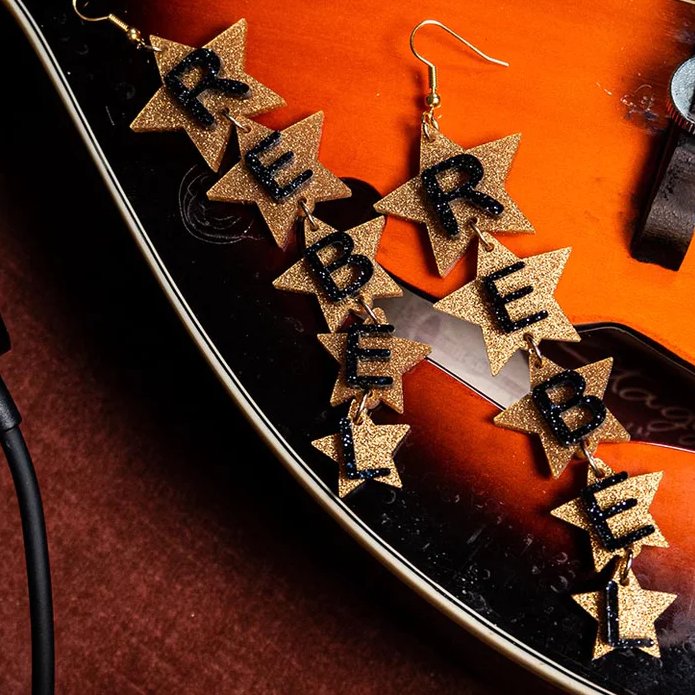 tattydevine's tweet photo. Off to see Aladdin Sane: 50 Years Exhibition at @southbankcentre? Don't forget your #RebelRebel Earrings: https://t.co/mSeNZ38np0 βοΈ #lastchancetoshop https://t.co/aSBNoOkBqc