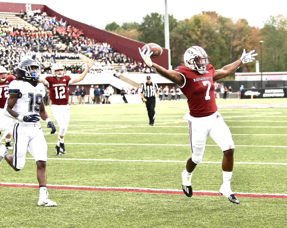 After a great conversation with <a href="/Coach_Casula/">Steve Casula</a>, I am beyond thankful to have received an offer from <a href="/UMassFootball/">UMass Football</a> <a href="/CoachJesse18/">Jesse Chinchar</a> @CoachMeyerCAI @CoachJohnsonCAI <a href="/GridironCamp/">Victor Tedondo - Gridiron Academy</a> <a href="/CAIKnightsFB/">CAI Knights Football</a>