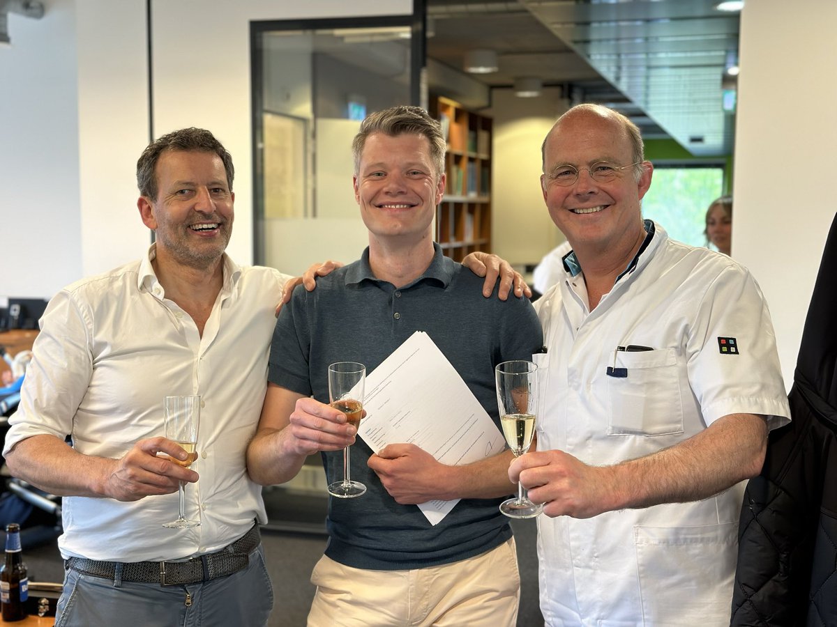 Another one bites the dust! <a href="/ETZnl/">ETZ</a> alumnus and now traumasurgeon Tiemen van Boxtel completes his surgical training <a href="/Til_Surg/">Chirurgen Tilburg</a> - congrats Tiemen!