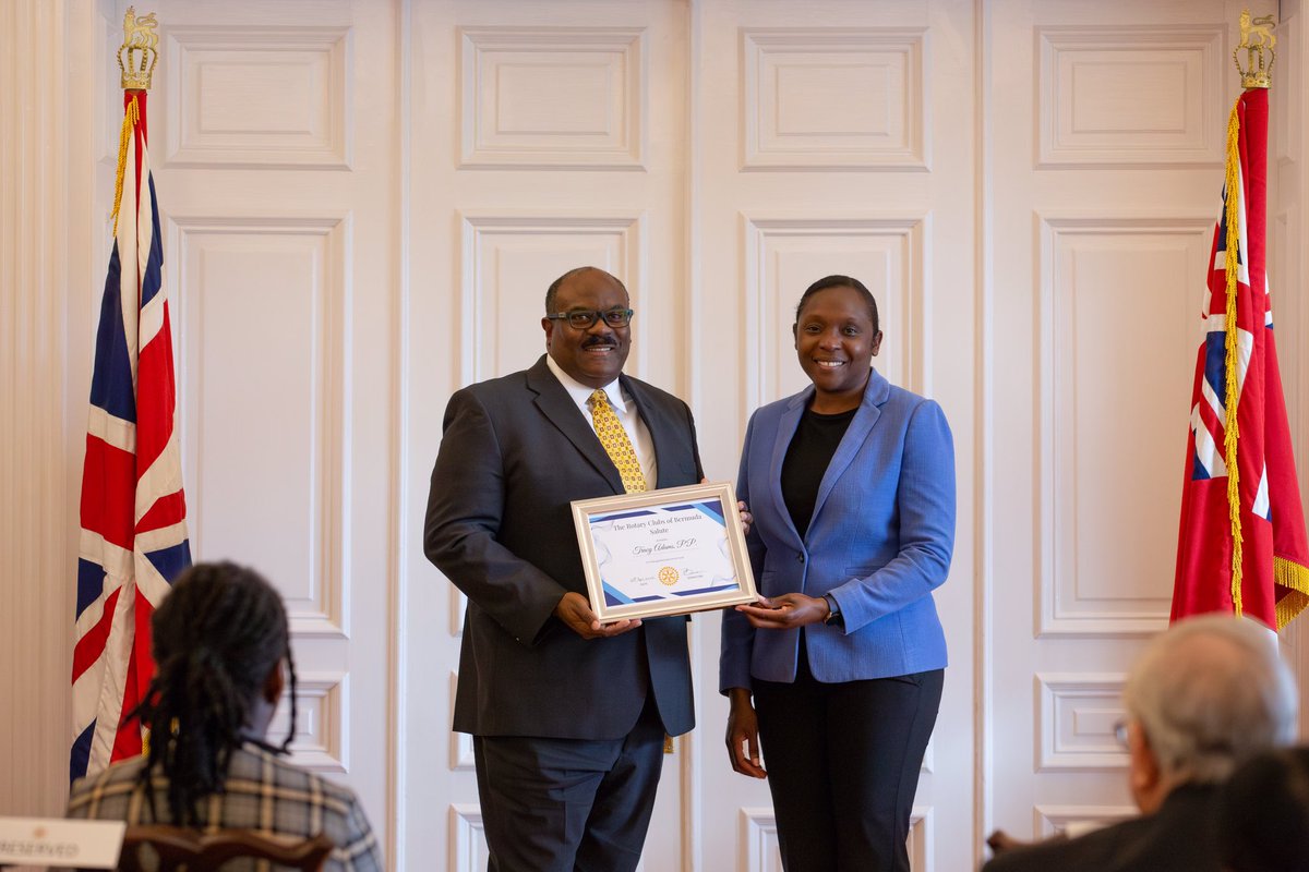 (1/2) Tracy Adams Recognised for Community Work at Rotary & Toastmasters Awards Ceremony

Ret. Ch. Insp. Adams was recognised on 28th April 2023 by Her Excellency @RenaLalgie at Government House for his Rotarian work, encouraging 🇧🇲’s young people to become more community minded.