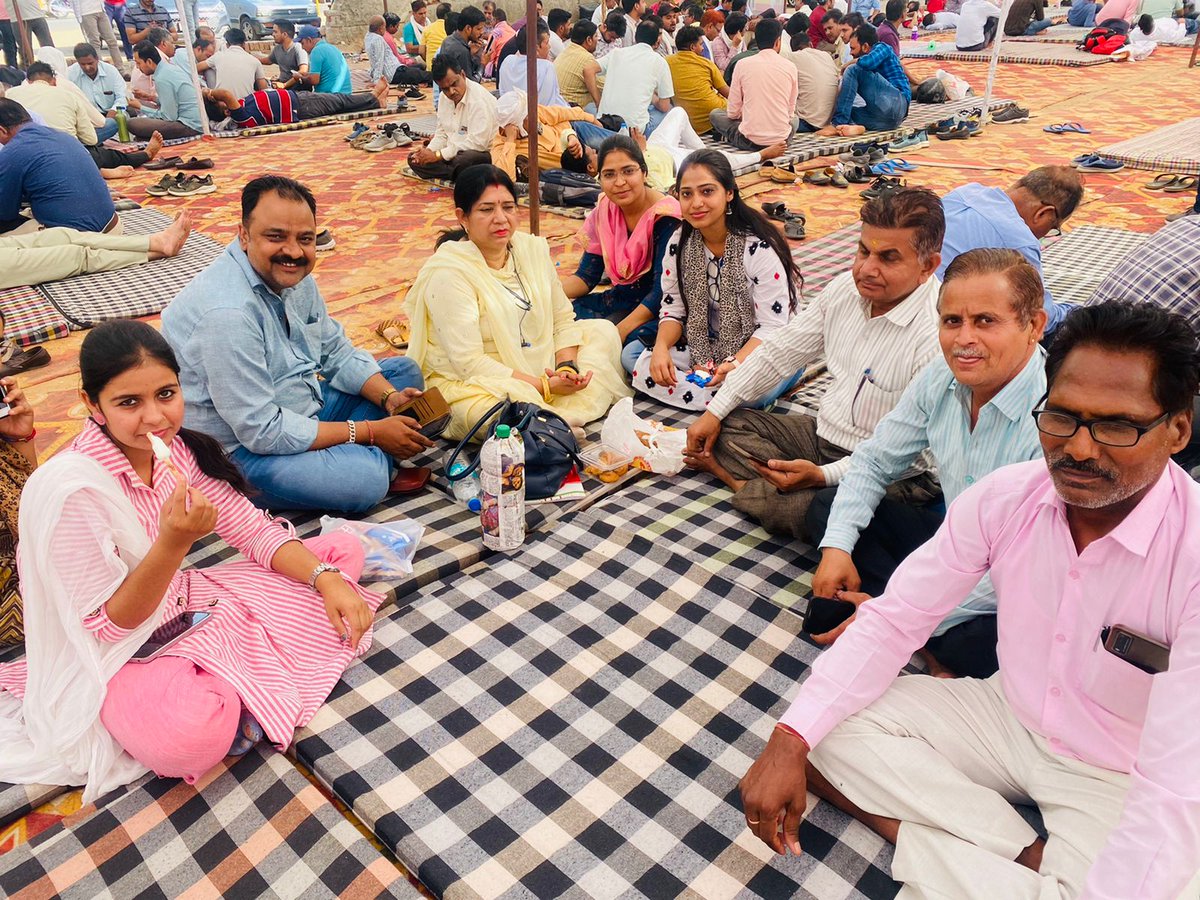 #जयपुर 
मंत्रालयिक कर्मचारियों के महापडाव लगातार जारी, 
महापड़ाव का आज 25वां दिन, 
मानसरोवर स्थित महापड़ाव स्थल पर डटे हुए है मंत्रालयिक कर्मचारी, #cooperative
<a href="/ashokgehlot51/">Ashok Gehlot</a> @Babu_akta @ministerialSr
#RajasthanWithNews18 #गहलोतजी_मंत्रालयिक_कर्मचारियों_की_सुनो_पुकार