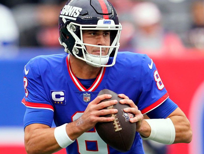 vhslore's tweet photo. I AM ONCE AGAIN ASKING. make the legacy unis the permanent home jerseys and the color rush the permanent away jerseys @Giants https://t.co/WmK3wbUsD1