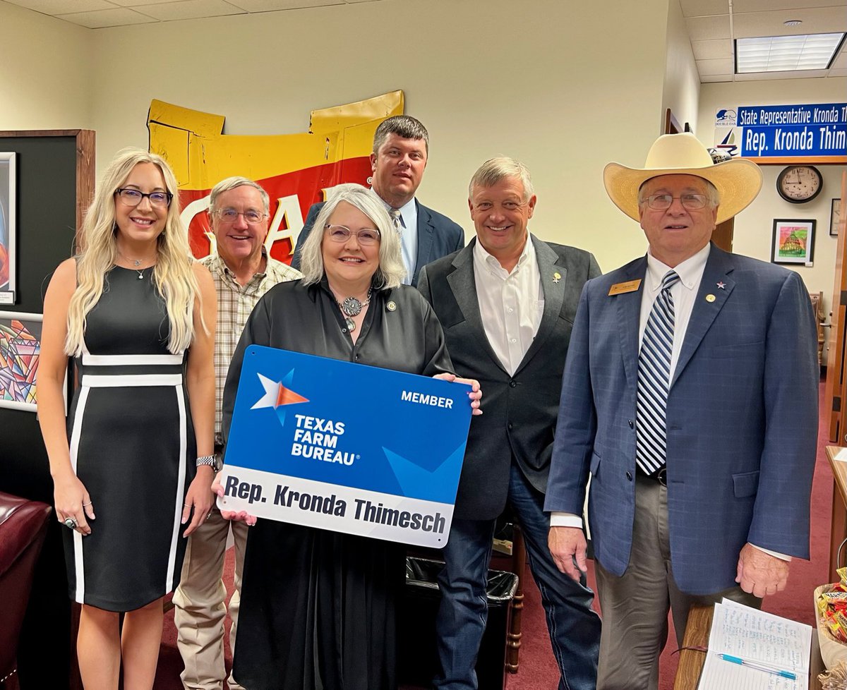 KrondaForTexas's tweet photo. Thank you as always to our friends at @TexasFarmBureau for stopping by to see the HD-65 team! #AgFriends #ForTexas https://t.co/r7N7ZkaNxi