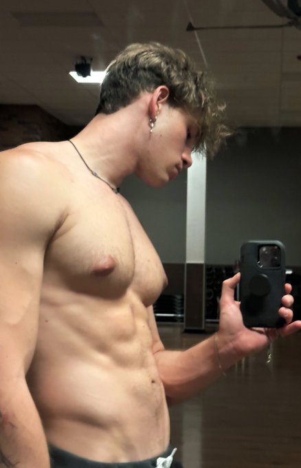 Come and meet me in the bathroom stall https://t.co/mdO8Gjgb6V