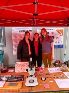 JuanesLab's tweet photo. So excited to have attended the Salmon Never Sleeps Festival at Fanny Bay! Over 650 people attended the festival and learned about many things including salmon diets, hatchery-reared Coho, and @fishsoundsweb from the wonderful @JuanesLab staff! https://t.co/fsotJ72ho0