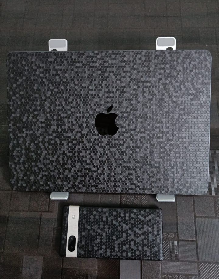 Hive 🐝
@gadgetshieldz ♥️
Laptop: MacBook air m2
Phone: Pixel 6a
@madebygoogle @Apple
#gadgetshieldz #slayitwithskins #mobileskin #macbookskin