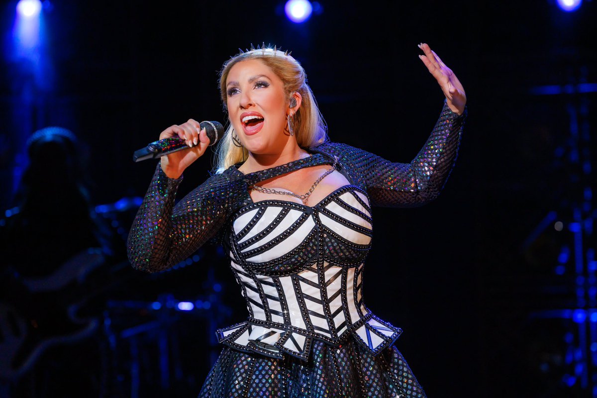 SIXUSTour's tweet image. Welcome to the show, to the coronation 👑 It’s Opening Night for the #AragonTour here at @Pantages! Let’s do this, Queens 💜 #SIXUSTour 

📷: Patrick Gray