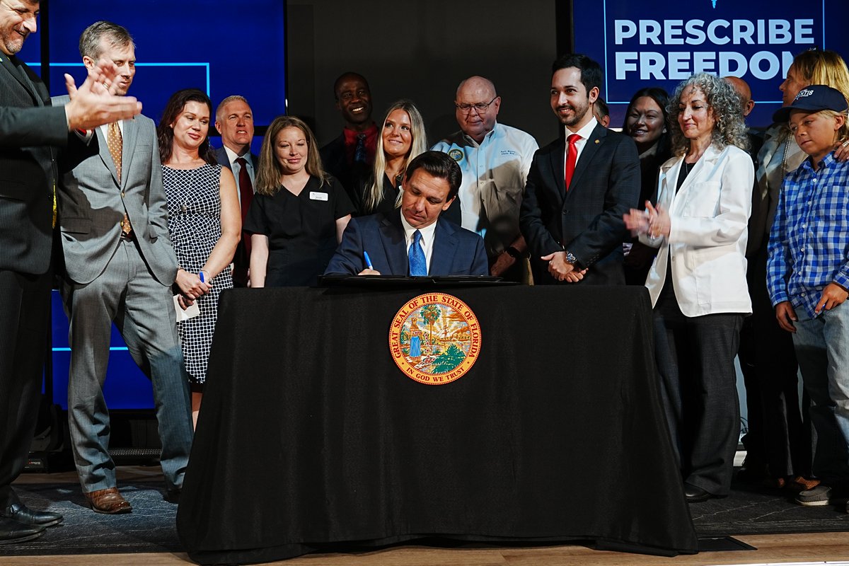 Ron DeSantis tweet media