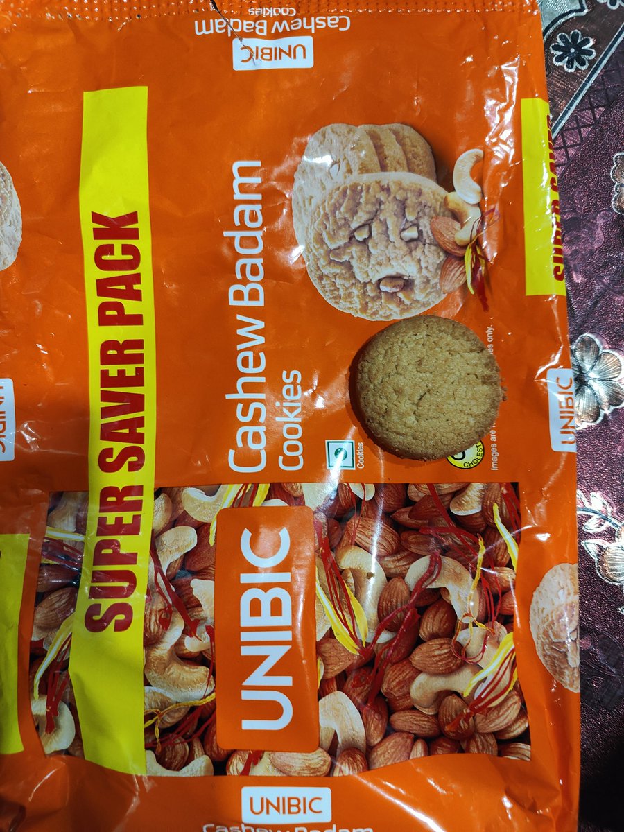 How to fool your consumer ? Perfect execution by #unibic @UnibicCookies . Pack pr itne kaju ,badam aur biscuit pr ek bhi nhi !!!! @jagograhakjago #cookies #ConsumerAdda