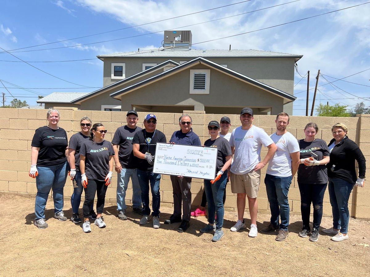 NAC_Phoenix's tweet photo. NAC is incredibly grateful to the @HowardHughesCo office in Phoenix for their volunteer work at Pendleton Court, a Native American Connections recovery housing service site, and their generous $5,000 donation ❤️🎁 Thank you! #NACcommunity #volunteering #nonprofit https://t.co/mzHrJybk0t