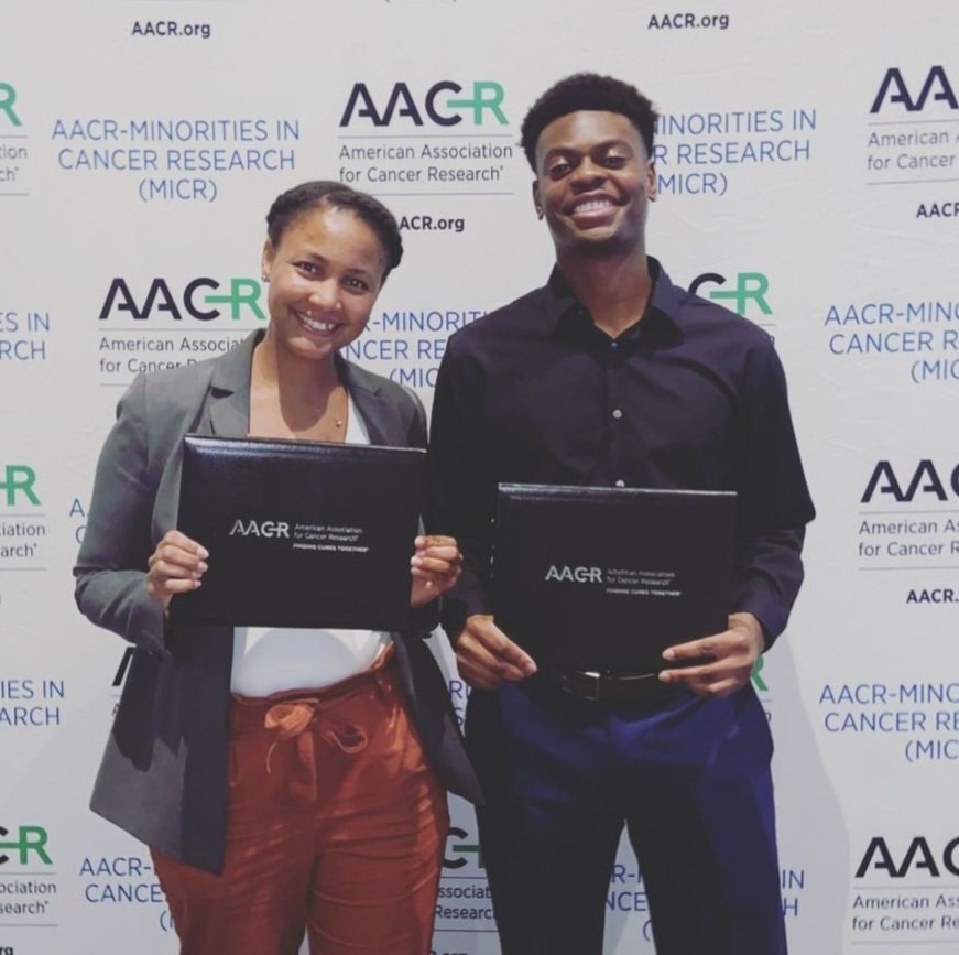 kumcmstp's tweet photo. Harmony Saunders and Dakota Okwuone were both honored with  AACR Minority Scholar in Cancer Research Awards! Fantastic job to the both of you!💐💐 @Harmony_S_ @dokwuone @HaganlabKUMC @KURadonc @CanBioStudents https://t.co/FLA7fYGjw1