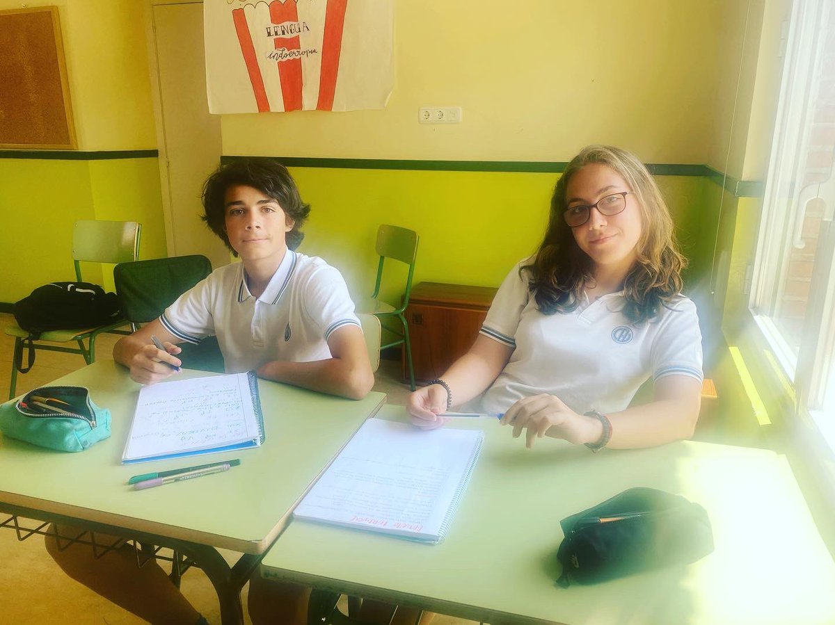 milagrosamadrid's tweet photo. Último esfuerzo para nuestros alumnos del #bachilleratodual. Ánimo, campeones. 
#escuelavicenciana #colegiosHHCC https://t.co/FoJHGId80f