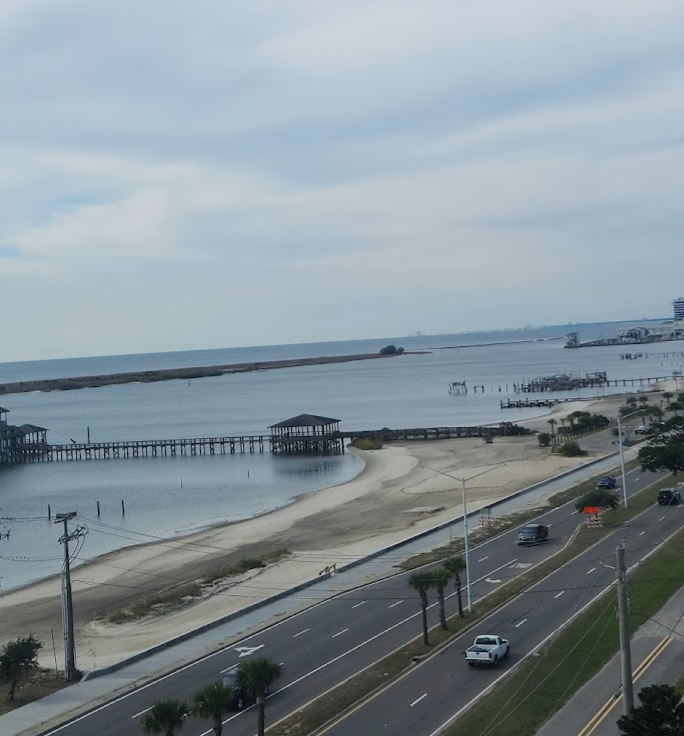 SmilingE5's tweet image. Success usually comes to those who are too busy to be looking for it