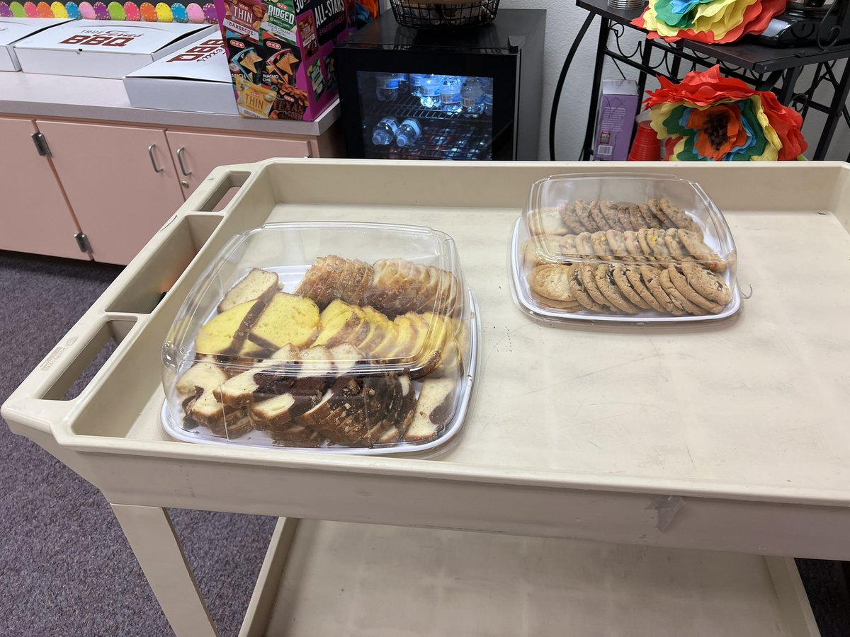 JennieChavez15's tweet photo. Thank you H‑E‑B for providing our staff lunch today!  What a wonderful treat. @EctorCountyISD @NoelLonghorns @HEB https://t.co/NW3IsqwfuM